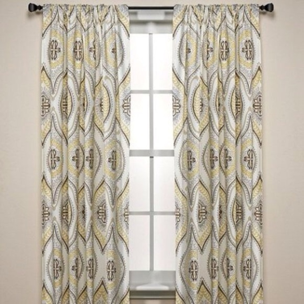 Four Echo lanterna pattern curtain panels